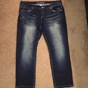 MAURICES mild distressed sz 15/16 dark faded jeans